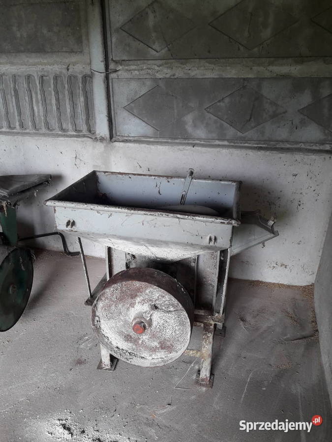 Młynek śrutownik na kamienie nieuszkodzony