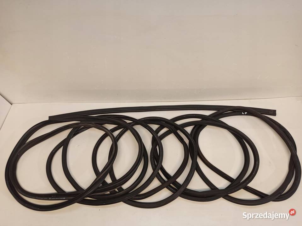 USZCZELKA KLAPY BAGAŻNIKA W247 A2477402100