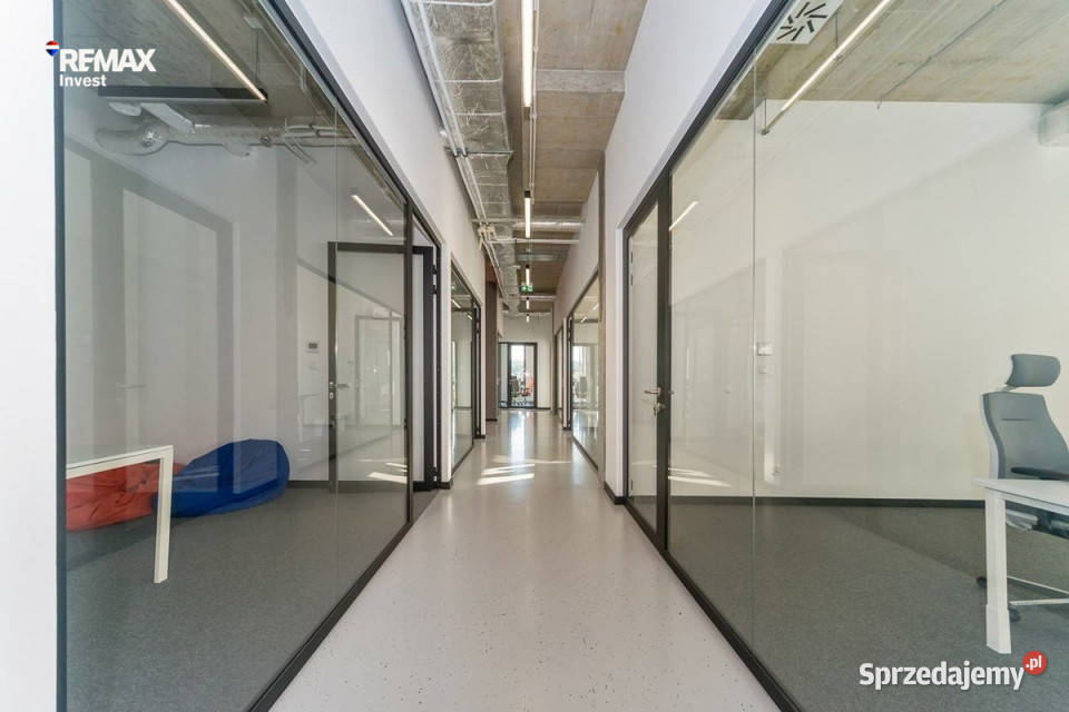 Nowoczesna siedziba firmy 360 m i parking Bielsko-Biała