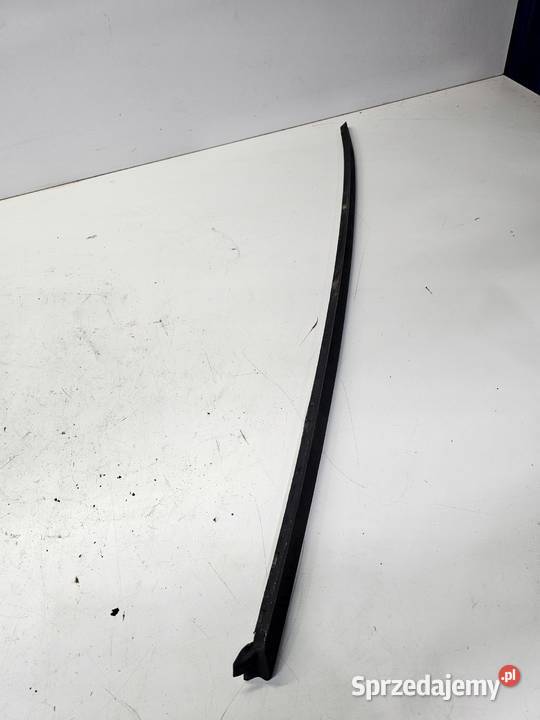 LISTWA ZBIERAJĄCA SZYBY CZOŁOWEJ PRAWA AUDI A5