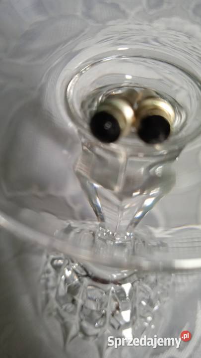 KOLCZYKI NA SZTYFCIE Z CZARNYM KAMIENIEM Piła