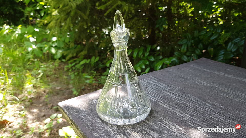 Mały kryształowy dzbanuszek