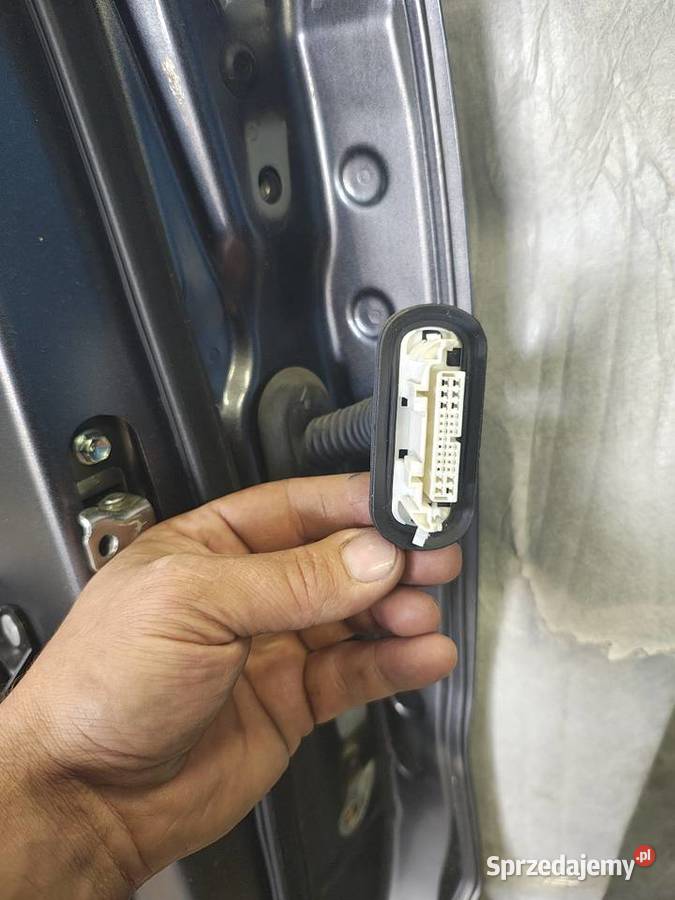 RAV4 v drzwi tylne lewe 1G3 Turek