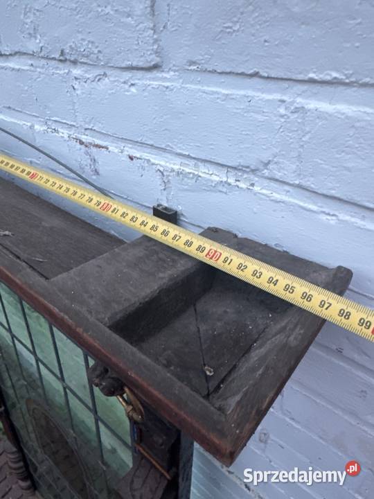 Stary kościelny witraż oprawiony w drewno z Długopole-Zdrój