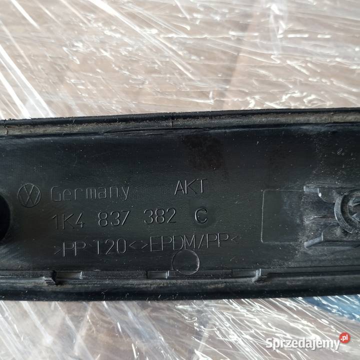 LISTWA DRZWI PRAWY PRZÓD VW GOLF V 1K4837382C Rok produkcji 2005 Złotoryja