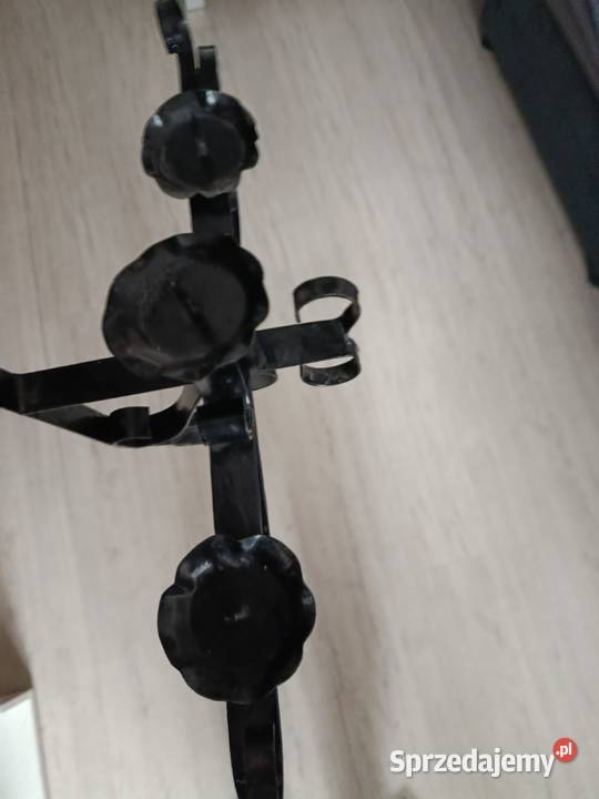 Metalowy kłuty świecznik trzy ramiona stary Choszczno