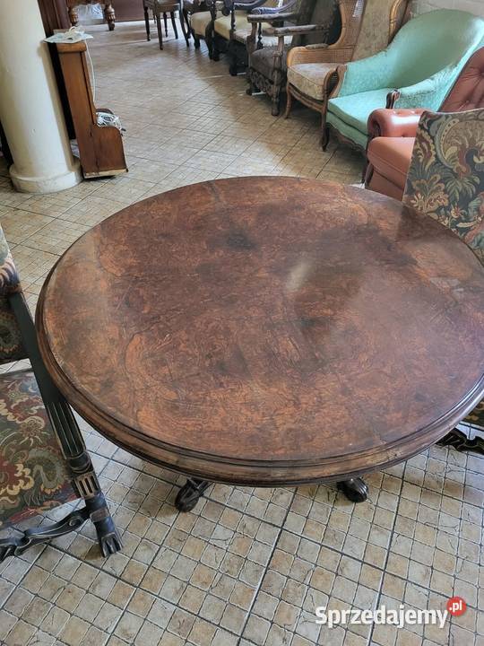 Antyczny stół z dwoma fotelami Meble Rybnik