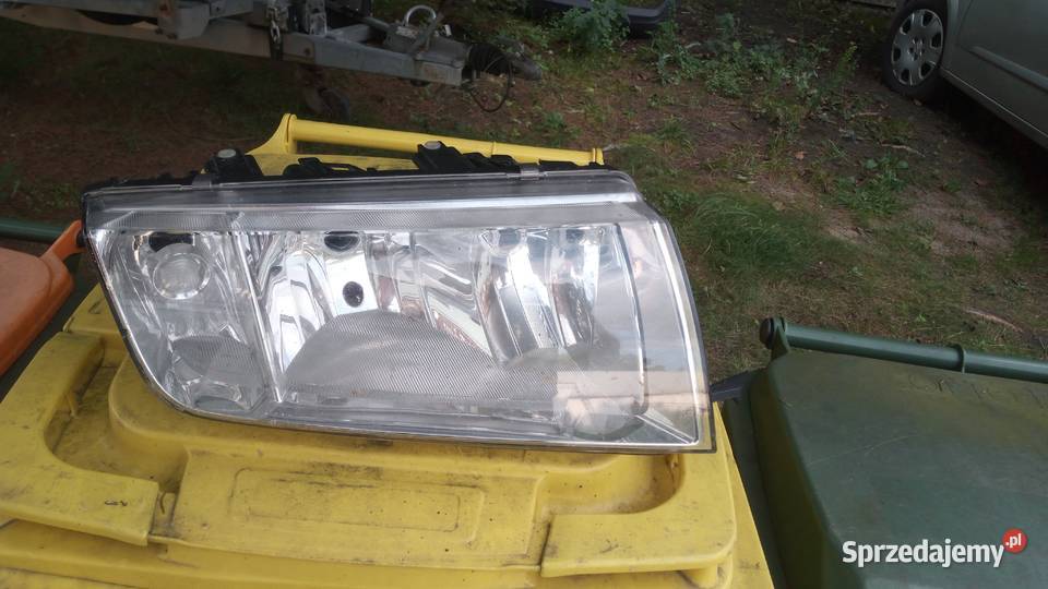 Reflektor Skoda Fabia 9907 uszkodzony na częsci Złoczew