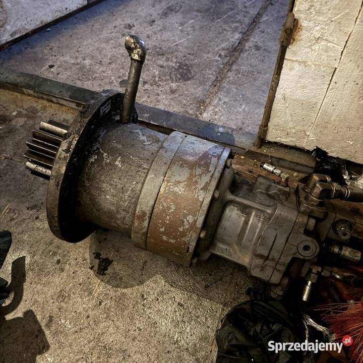 Reduktor obrotu koparki Holland E215 Układ hydrauliczny Katowice