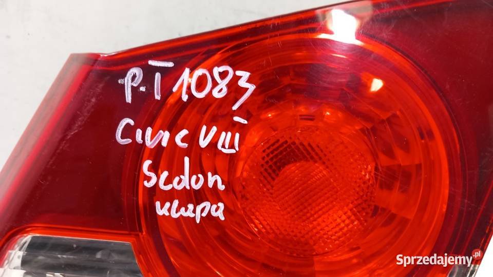 HONDA CIVIC VIII SEDAN LAMPA TYŁ PRAWA W KLAPĘ Światła stop wielkopolskie Zbierkowo