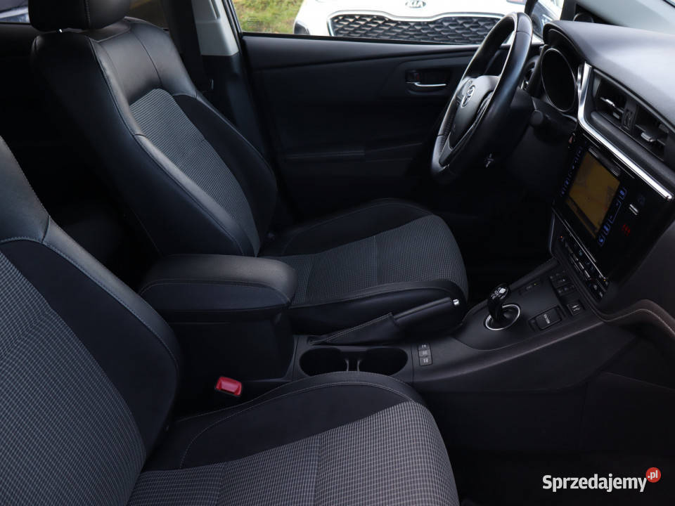 Toyota Auris Hybrid Rok produkcji 2015