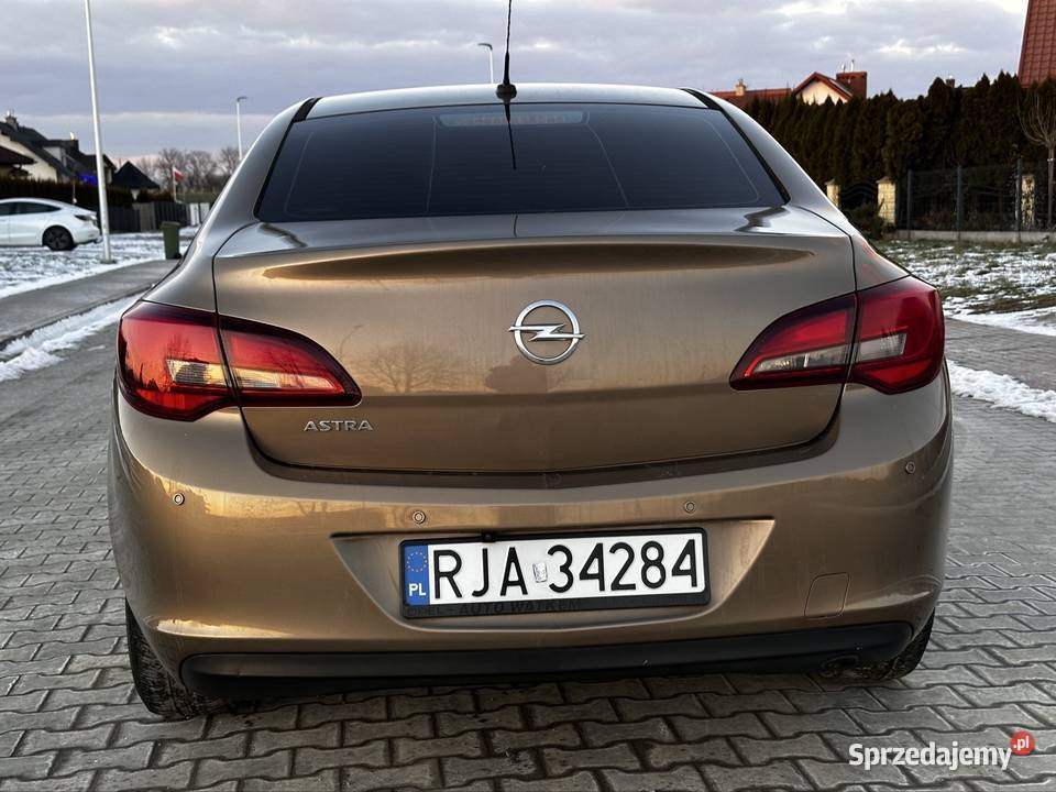 Opel Astra J Sedan 16 b LPG Rok produkcji 2013 Radymno