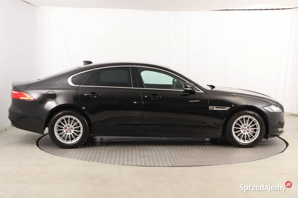 Jaguar XF 20d bluetooth
