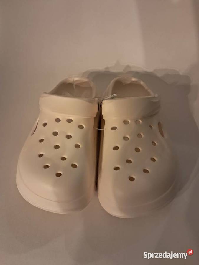 nowe kremowe klapki z przypinkami stich rozmiar Sandomierz sprzedam