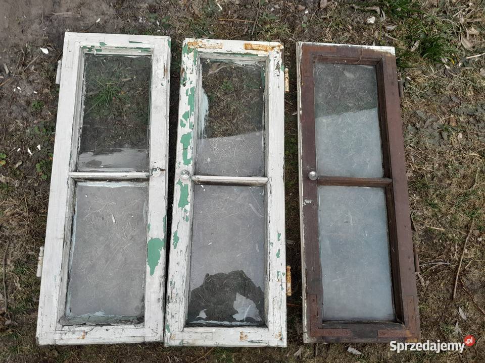 Trzy stare małe podwójne okienka zabytek retro śląskie Dąbrowa Górnicza