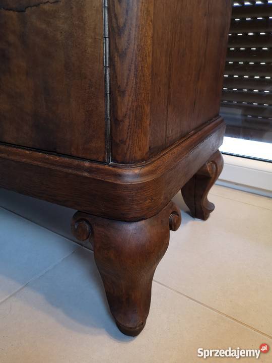 Stara zabytkowa witryna biblioteczka Jarocin