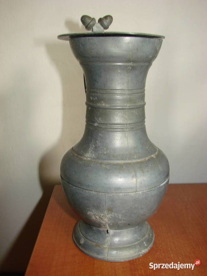 cynowy dzbanek z pokrywką