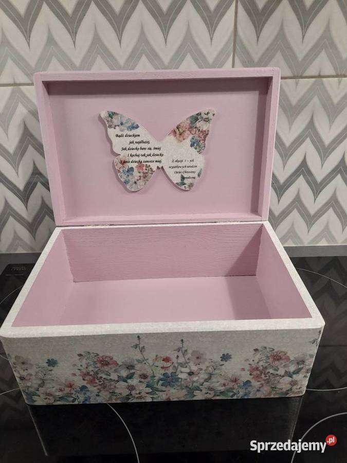 Kuferek kwiatowy z motylem różowy z imieniem Dekoracje i ozdoby Kędzierzyn-Koźle