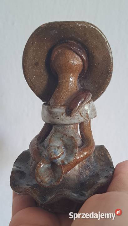 lalka bez twarzy ceramika z terakoty Republika Warszawa