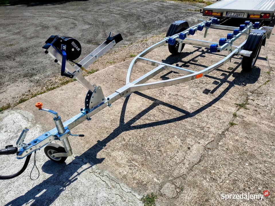 Dziobnica z wyciągarkąprzyczepa podłodziowa Plewiska sprzedam