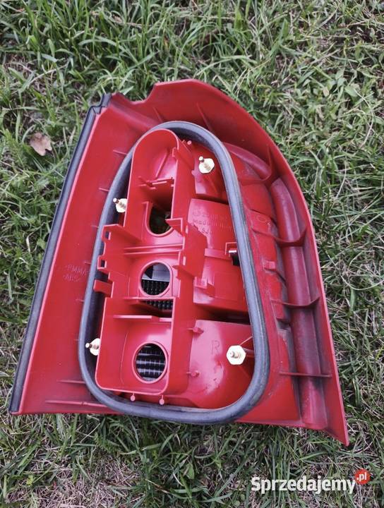 Lampa tylna prawa Audi A4 B5 8D9945096 sprzedam