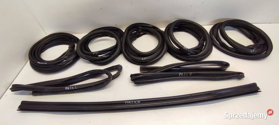 VW TAYRON USZCZELKA MASKI 57182372 osobowe