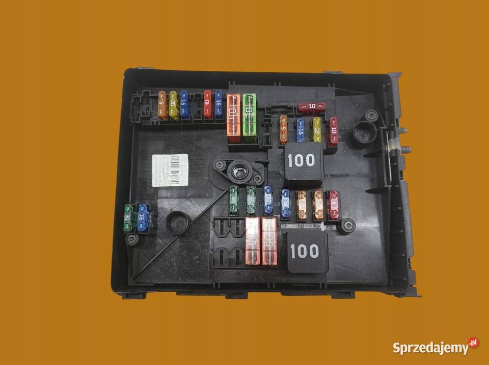 SKRZYNKA BEZPIECZNIKÓW 1K0937629A 1K0937118