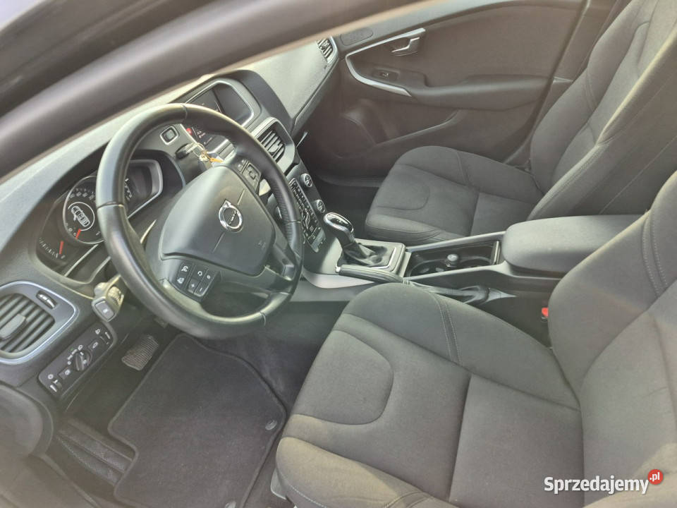 Volvo V40 15 benzyna lift automat navi LED 118 Rok produkcji 2018 V40 lubelskie Drelów