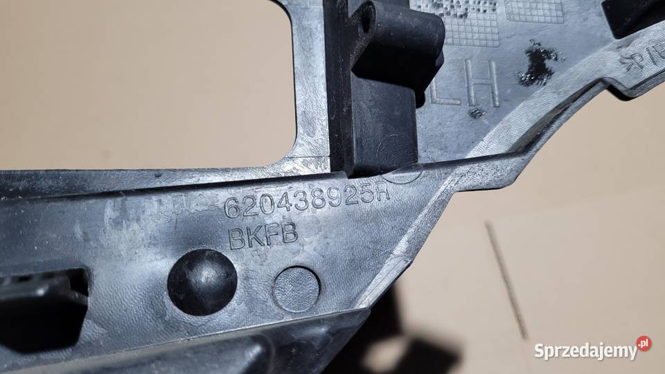 RENAULT MEGANE 4 LEWY PRAWY ŚLIZG ZDERZAKA PRZÓD osobowe Ruda Śląska