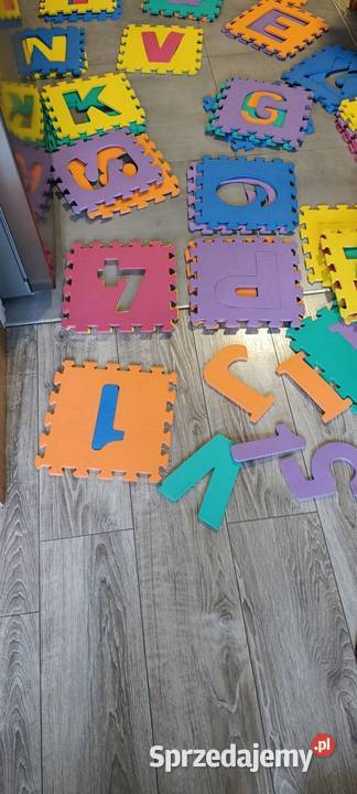 piankowa mata edukacyjna z puzzlami litery i Poznań