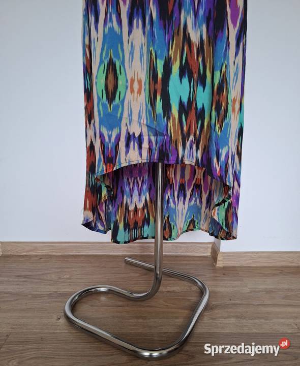 Śliczna asymetryczna długa sukienka maxi bez