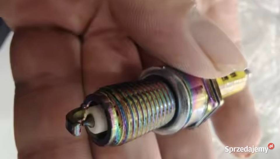 Świeca zapłonowa irydowa D8TC Sztum sprzedam