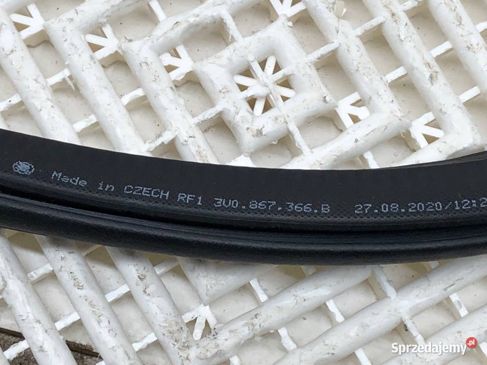 USZCZELKA DRZWI PRZÓD PRAWY SKODA SUPERB III