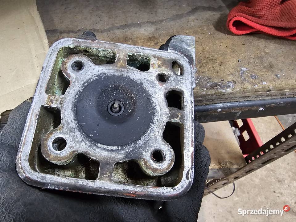 Yamaha DT 80 lc2 głowica 2ra00 pokrywa górna Cylindry, głowice, pierścienie Jelenia Góra sprzedam