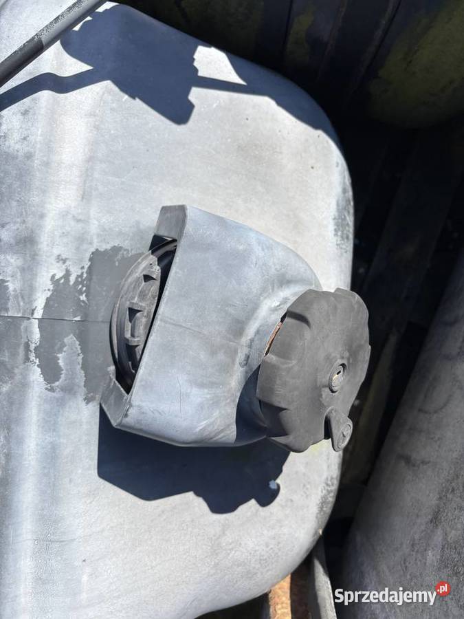 Dwa Plastikowe zbiorniki paliwa mercedes sprzedam