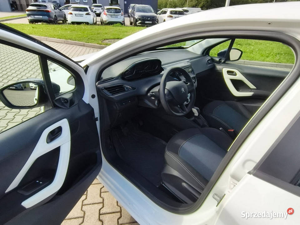 Peugeot 208 wersja like 10 benzyna 72 biały małopolskie Kęty