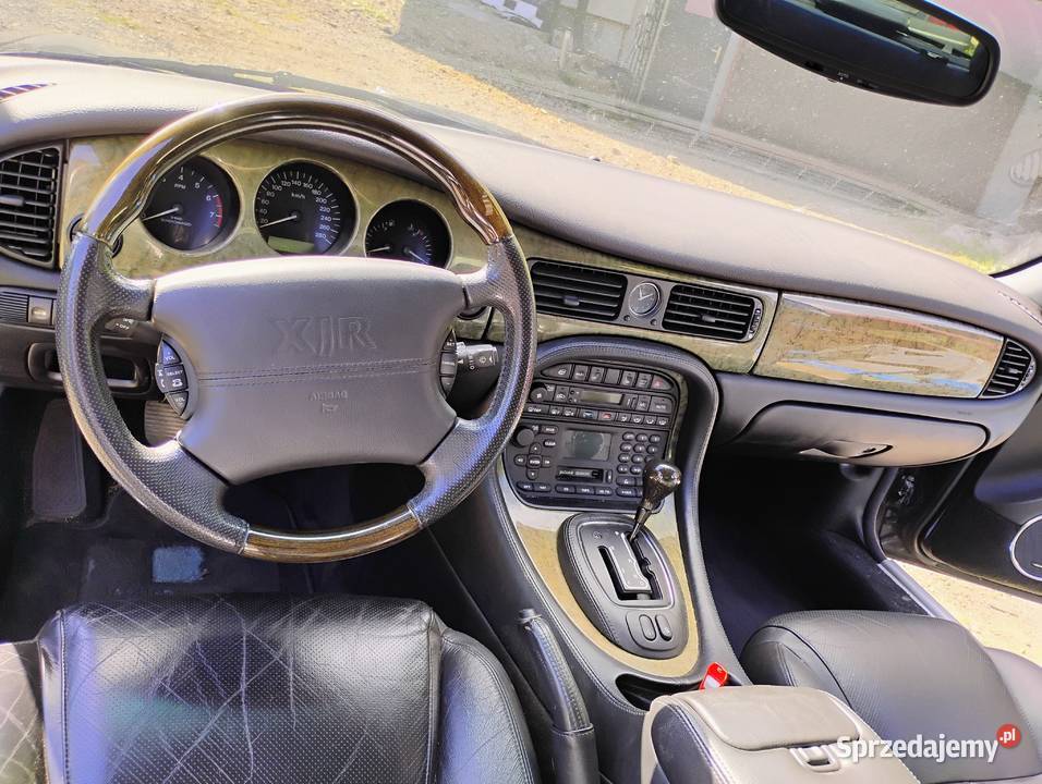 Jaguar XJR