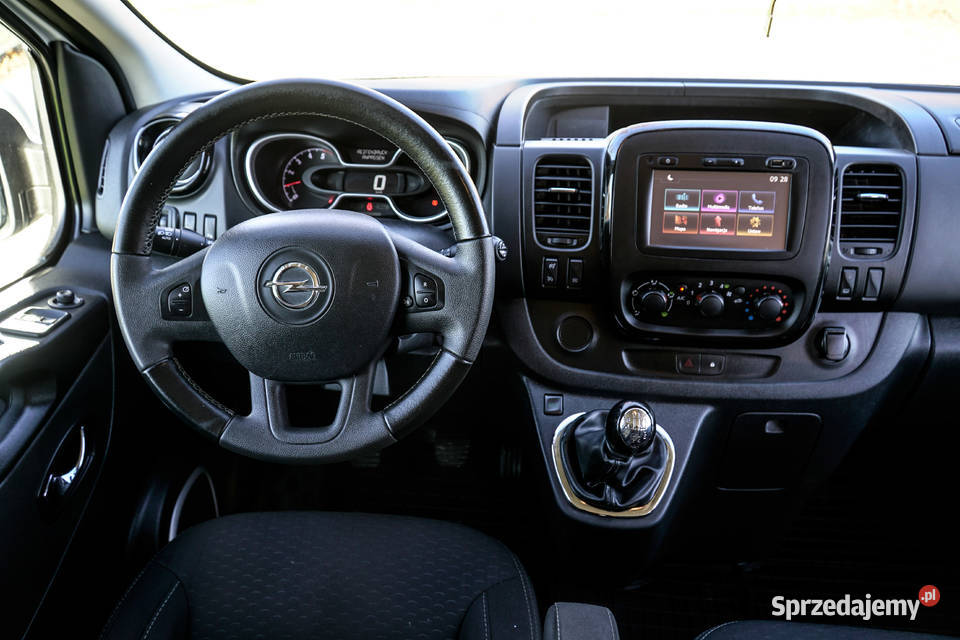 Opel Vivaro 9 osób Nawigacja 4drzwi Bezwypadek diesel Kielce