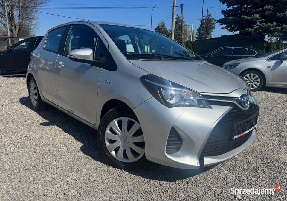 Toyota Yaris 15 Hybryda Comfort 75 2016r Nisko