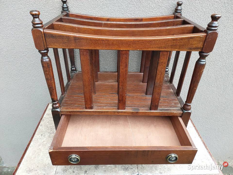 Stary stojak na czasopisma gazetnik stylizowany