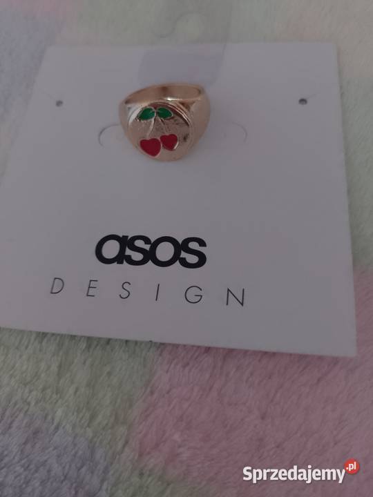 ASOS Ekskluzywny pierścionek z Londynu sygnet