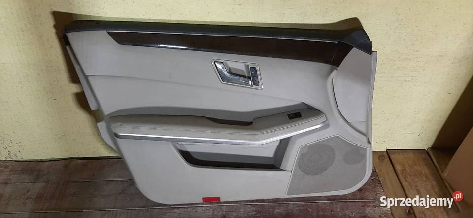 Boczek tapicerka drzwi Mercedes W212 Lewy przód świętokrzyskie