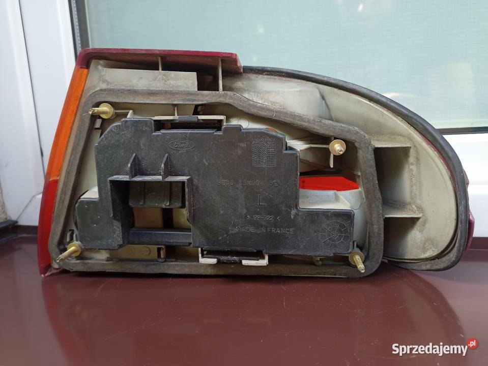 Ford Mondeo MK1 sedan lampa tył tylna lewa wkład osobowe Sieradz