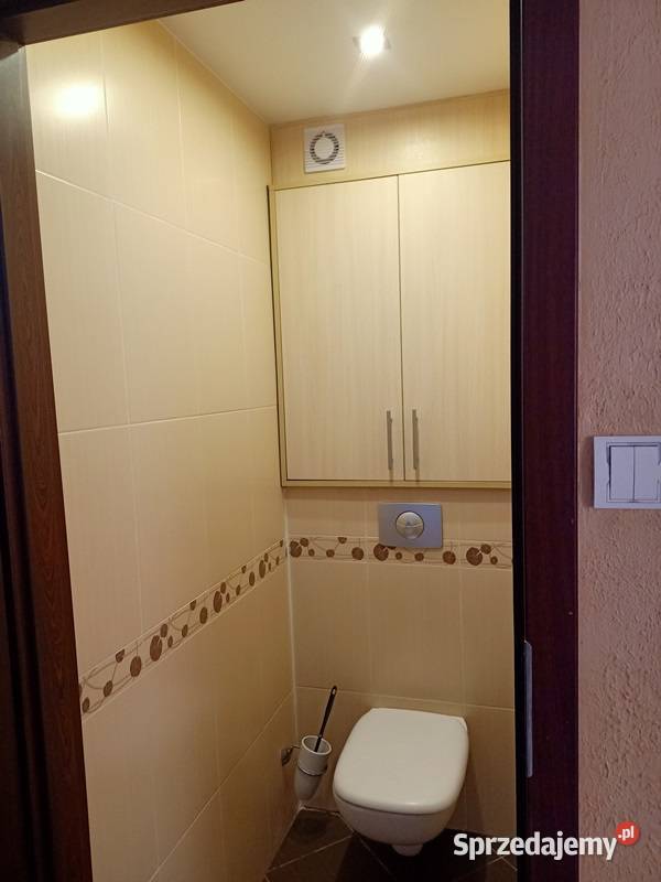 Sprzedam mieszkanie 60 m 3 pokoje balkon w pełni piwnica Kutno