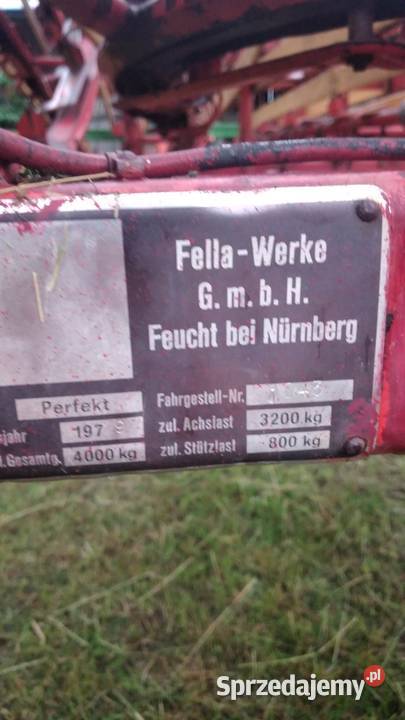 pżyczepa samozbierająca do kostek siana I słomy
