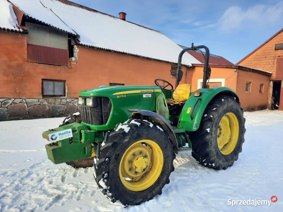 Ciągnik JOHN DEERE 5075E 4x4 1 właściciel 2011 r Skrzynia biegów Manualna Baliki