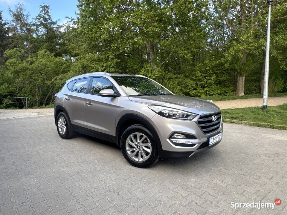 Hyundai Tucson III salon 119000 1600cm3 Gdynia