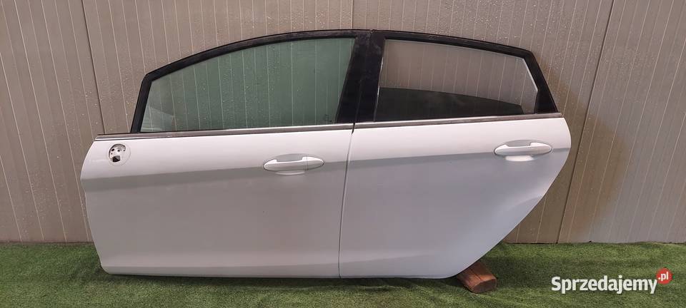 DRZWI LEWY TYŁ FORD FIESTA MK7 LAK H9 2 wielkopolskie