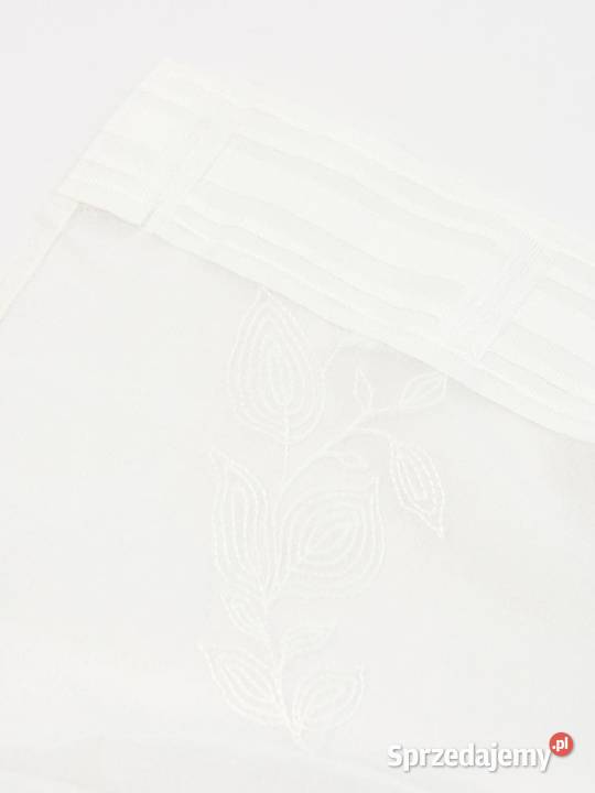 biała firanka z haftem Sinsay 300x170 Olkusz