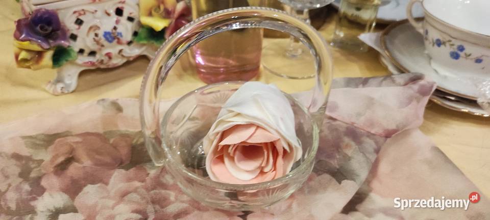 Stary koszyczek kryształowy rzeźbiony